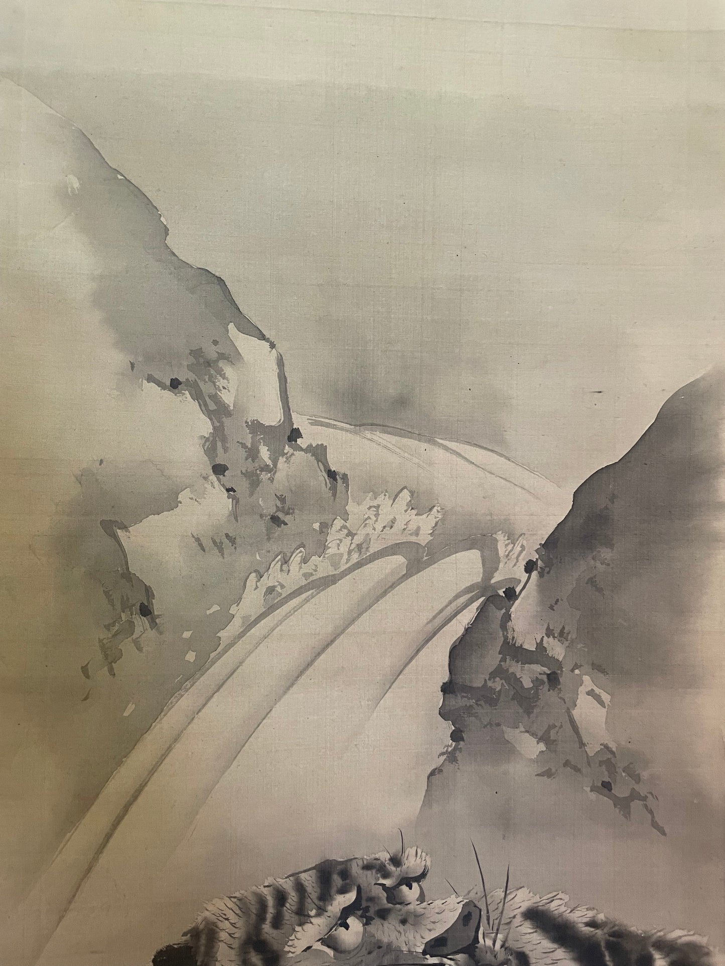 1890–1910 Kakejiku Tiger Beneath a Waterfall (瀑布猛虎図)  Signed 澄◯斎 (Approximately 172X43CM)
