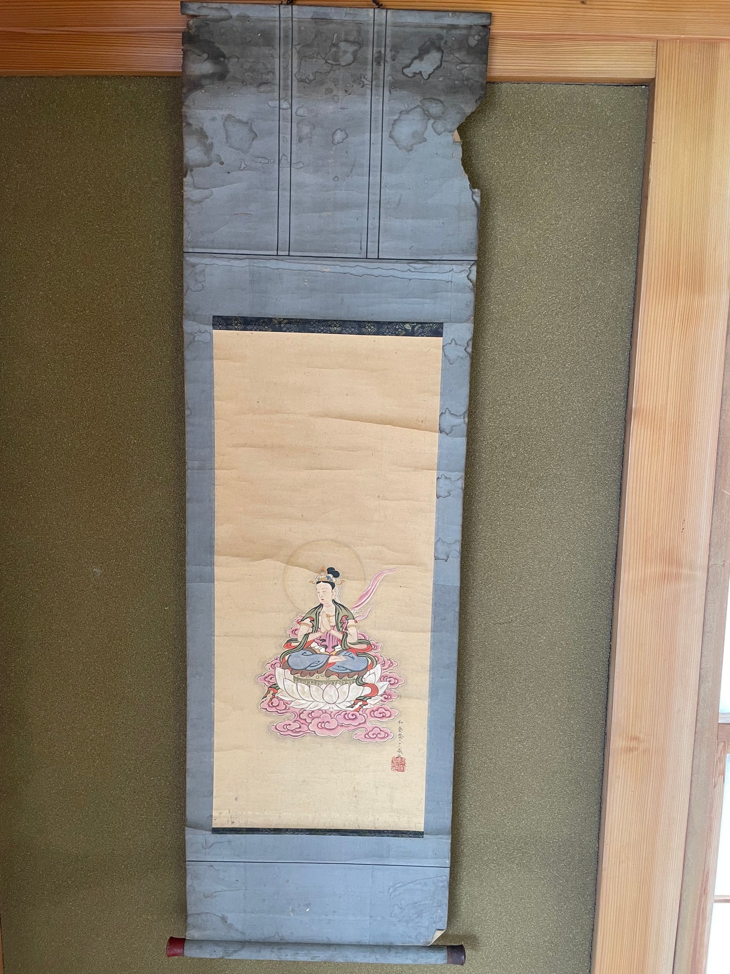 1890–1920 Buddhist Hanging Scroll Kannon Bosatsu on a Lotus Throne (観音菩薩図) by Wayōsai  (Approximately 34X124CM)